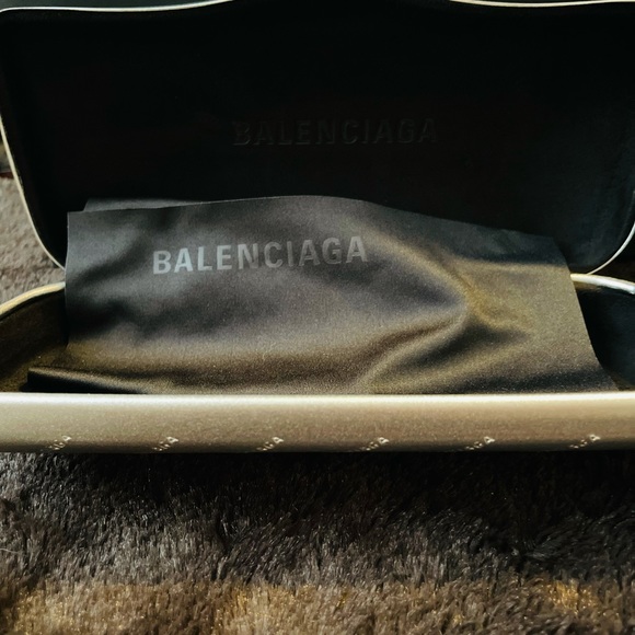 Brand New Oversized Balenciaga Sunglasses - Picture 10 of 10